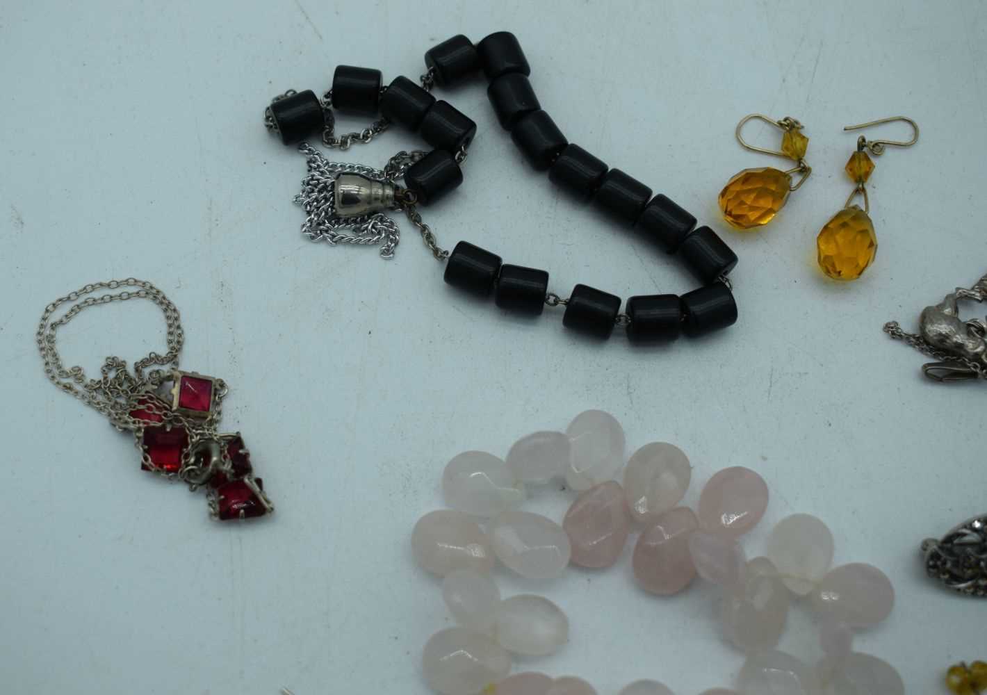 ASSORTED JEWELLERY. 124 grams. (qty) - Image 2 of 3