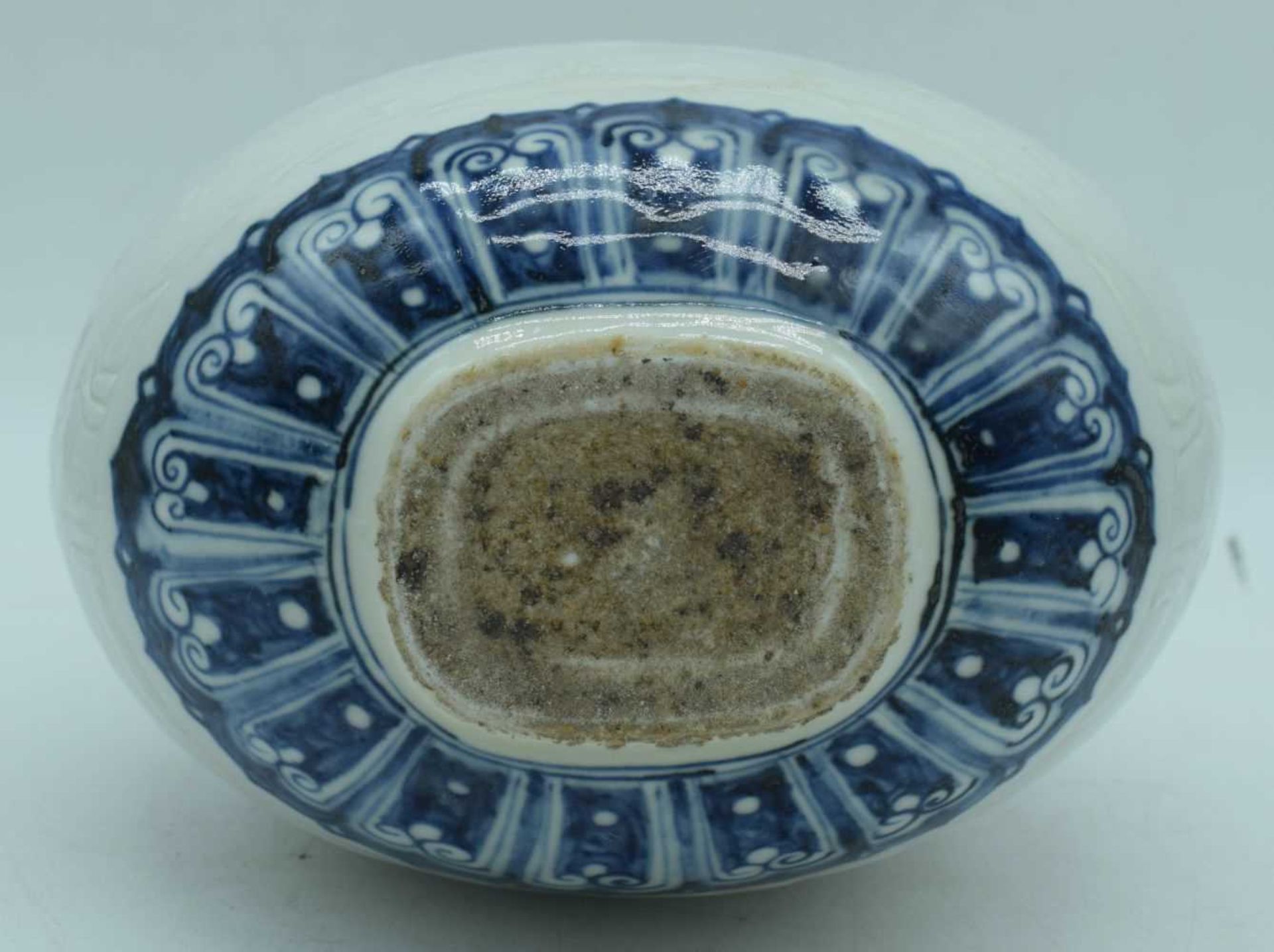 A Chinese porcelain Moon flask decorated in relief with Phoenix and foliage 29 cm. - Image 6 of 10