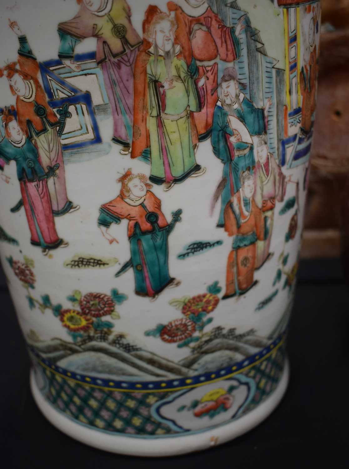 A LARGE 19TH CENTURY CHINESE CANTON FAMILLE ROSE TWIN HANDLED VASE Qing. 57 cm high. - Image 20 of 32