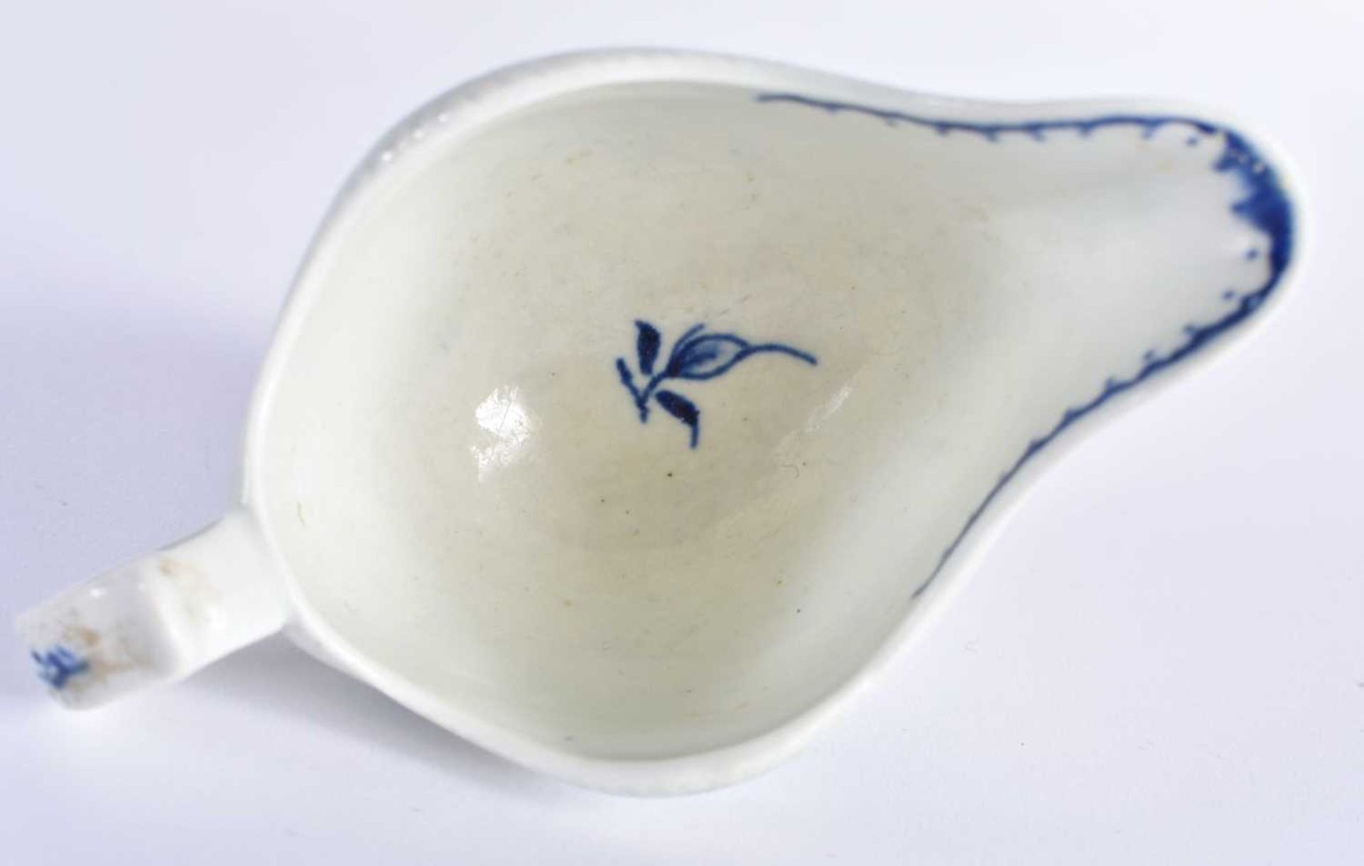 AN 18TH CENTURY WORCESTER BLUE AND WHITE PORCELAIN CREAMBOAT together with three early 19th - Image 4 of 9
