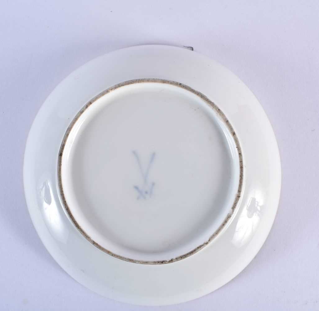 18th century Meissen teacup and saucer painted with children, crossed swords mark. 13,5 x 5 cm - Image 5 of 5