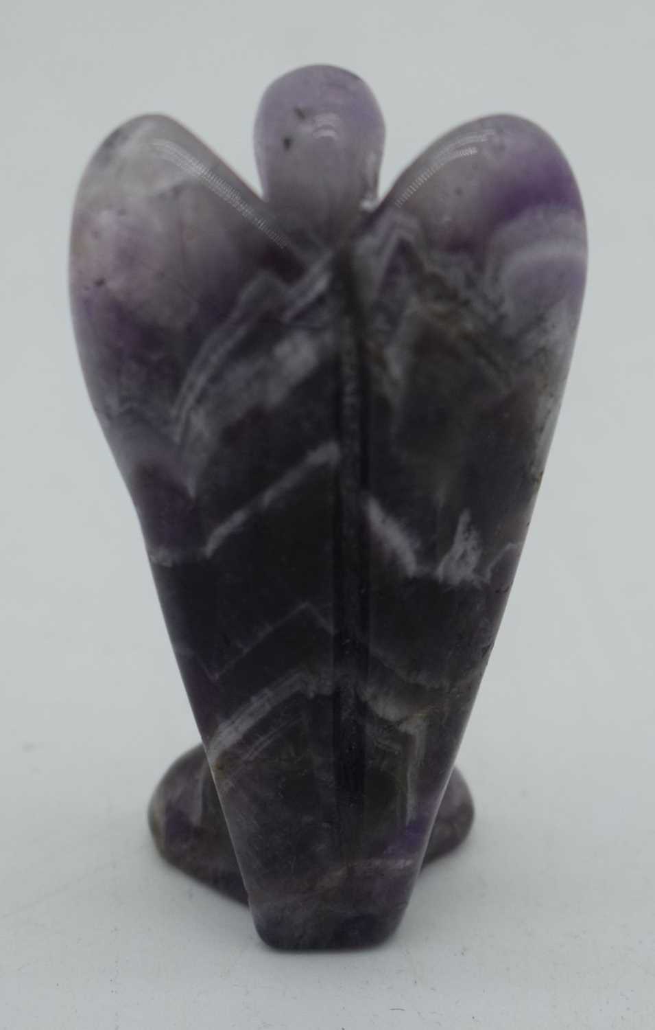 A CARVED AMETHYST STONE ANGEL. 95 grams. 7.5 cm x 4.25cm. - Image 3 of 17