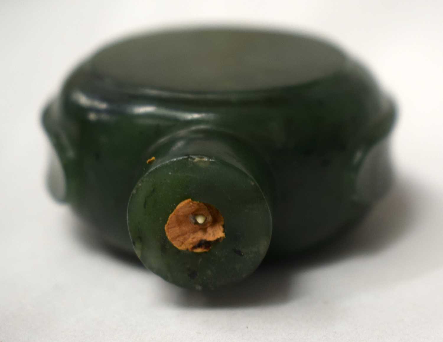A 19TH CENTURY CHINESE CARVED SPINACH JADE SNUFF BOTTLE AND STOPPER Qing. 6 cm x 4.25cm. - Image 9 of 17