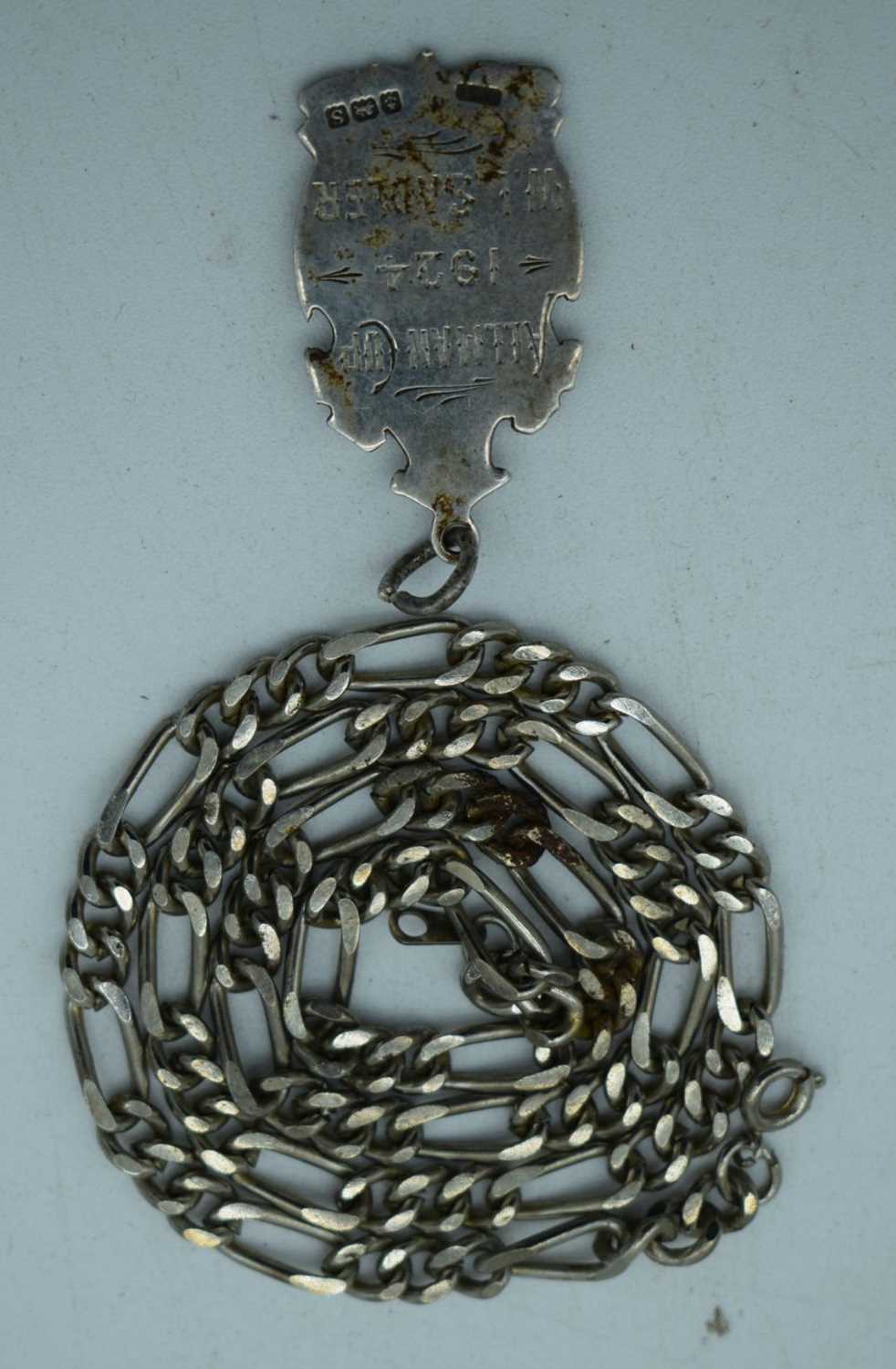 A SILVER NECKLACE. Birmingham 19176. 76 grams. Chain 44 cm long, pendant 3.5 cm x 2 cm. - Image 2 of 3