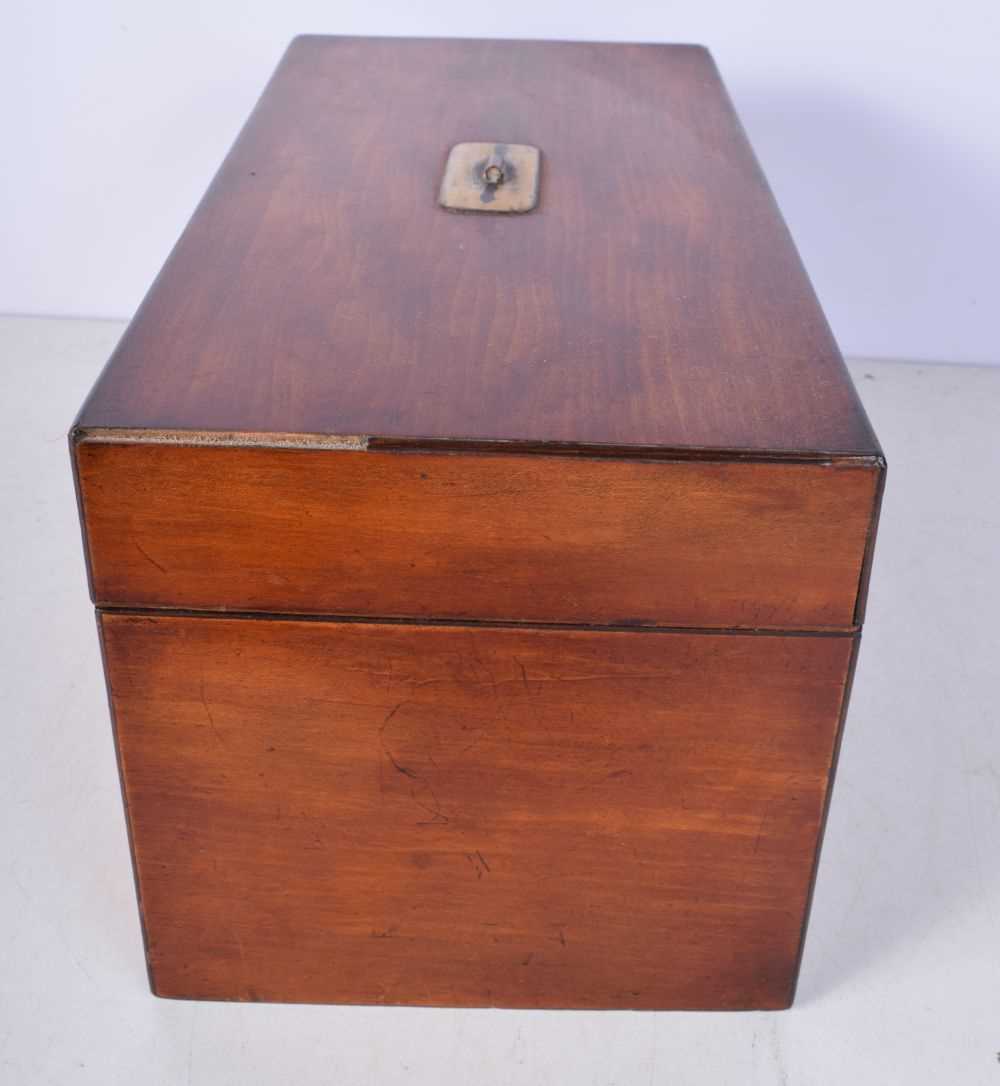 A 19th Century Satinwood tea Caddy with glass insert 15 x 30 x 15 cm . - Image 5 of 8