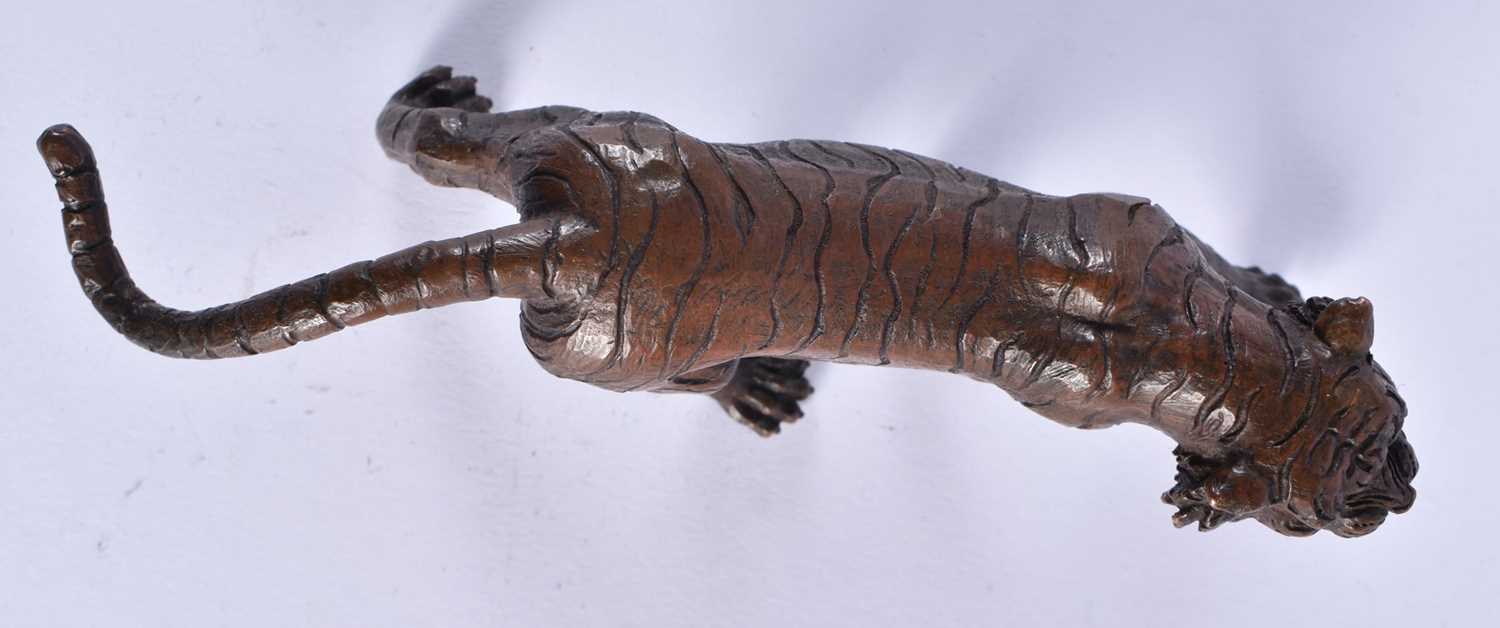 A JAPANESE BRONZE TIGER OKIMONO. 14 cm long. - Image 4 of 5