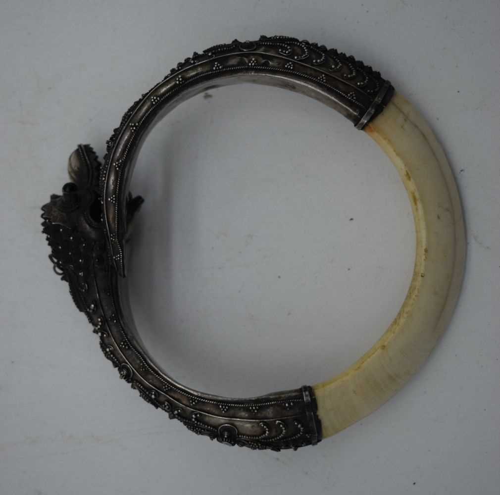 A LOVELY ANTIQUE INDIAN MIDDLE EASTERN SILVER DRAGON BEAST BANGLE. 153 grams. 9 cm x 7.5 cm. - Image 2 of 3