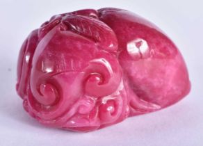 A CHINESE CARVED TOURMALINE PEACH FRUITING POD 20th Century. 147.3 grams. 5.5 cm x 4.5 cm.