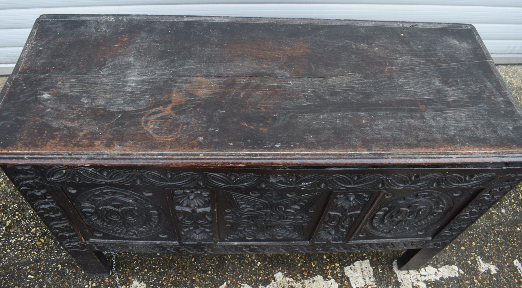 An 18th Century carved wood panelled coffer 74 x 121 x 47 cm - Image 7 of 10