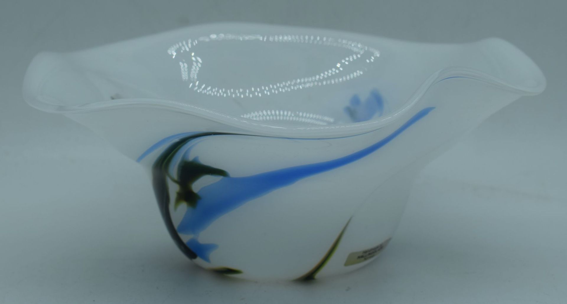 A Norwegian glass bowl by Hallingglass signed to the base 9 x 25cm - Image 7 of 10