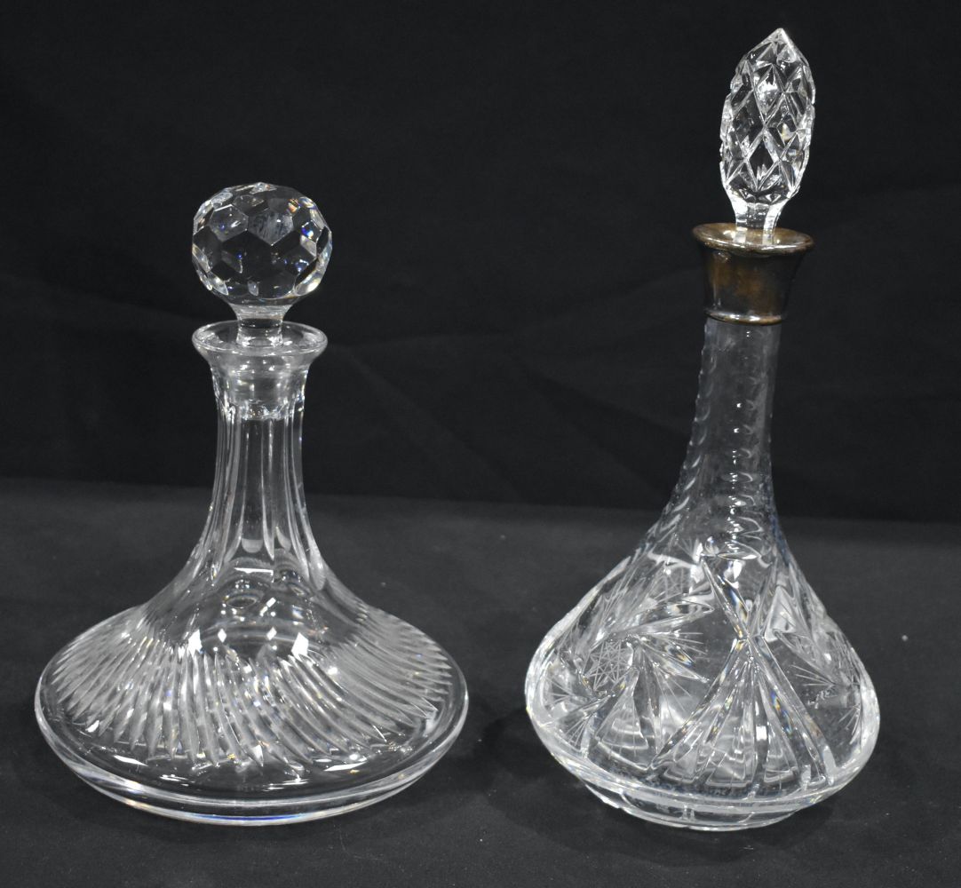 A collection of glass decanters, wine breathers etc (5) - Image 7 of 8