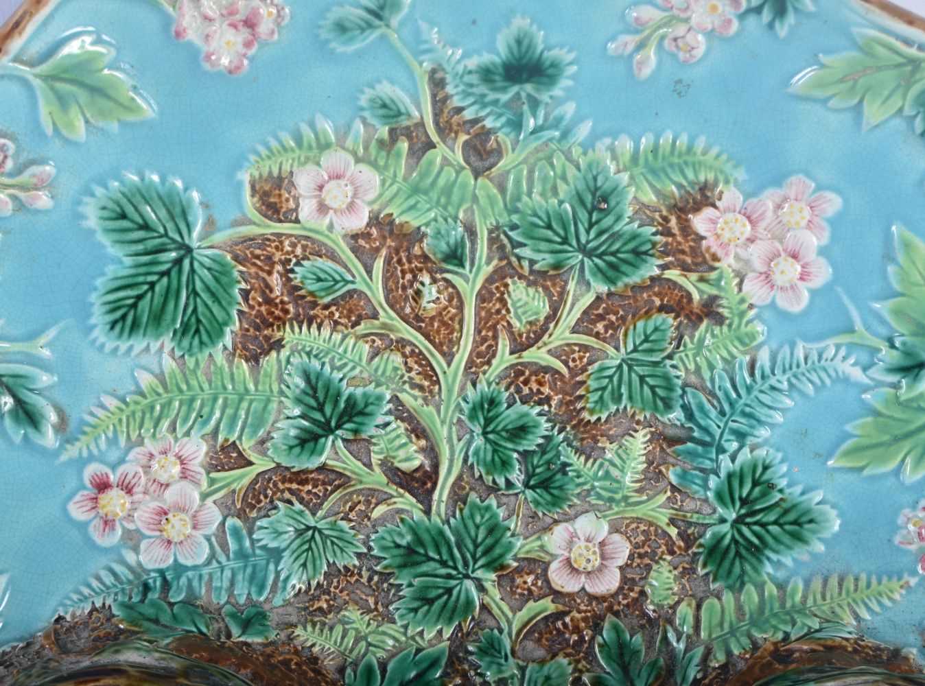 A 19TH CENTURY GEORGE JONES MAJOLICA POTTERY DISH decorated in relief with fruiting vines and - Image 2 of 5