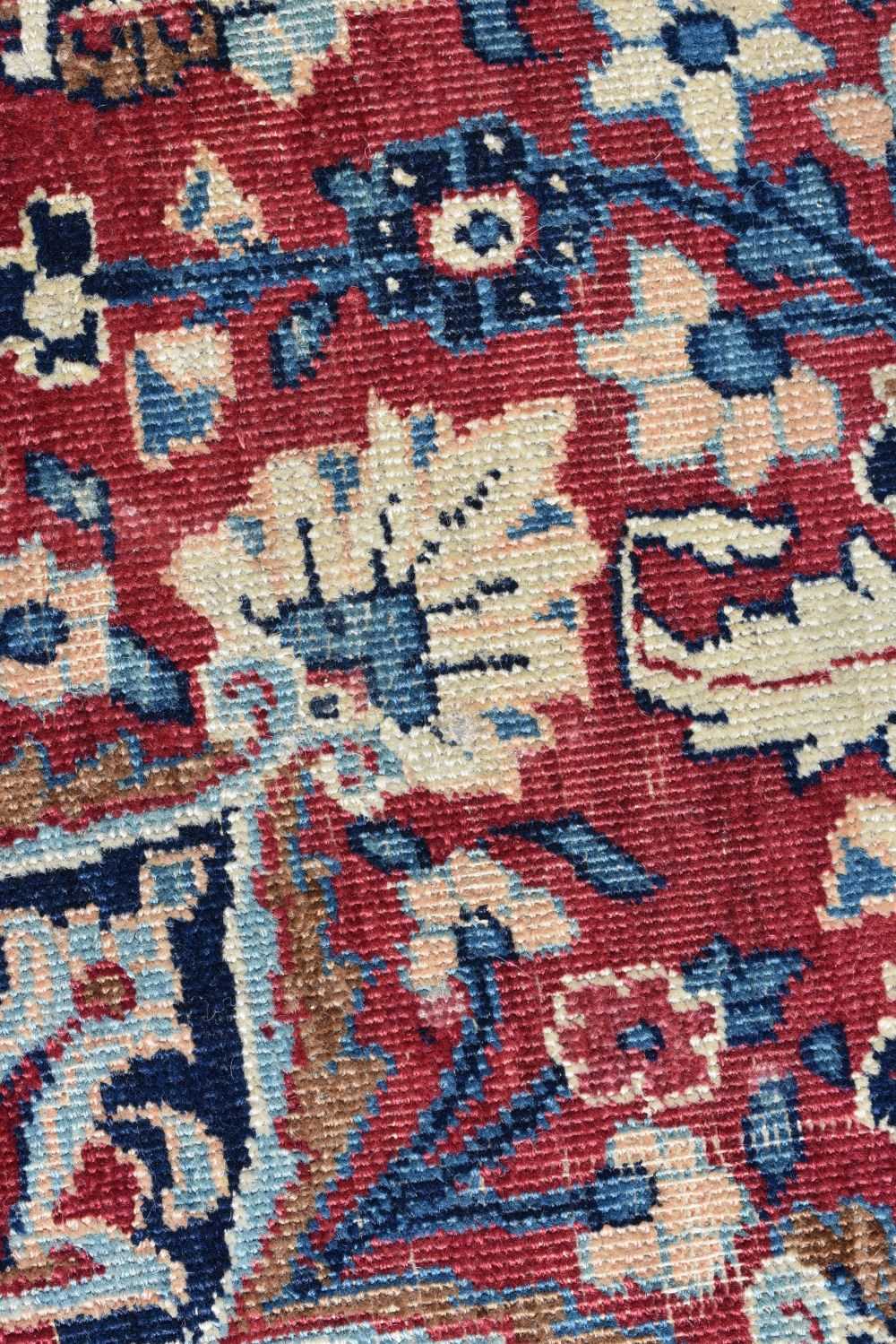 A Persian rug 189 x 122 cm - Image 7 of 14