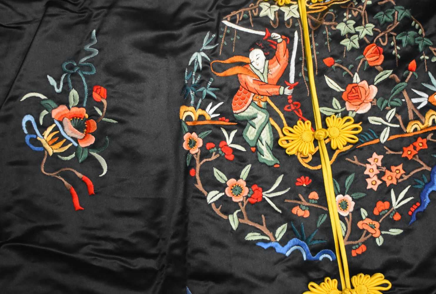 A CHINESE REPUBLICAN PERIOD SILK EMBROIDERED ROBE decorated with figures and foliage. 110 cm x 120 - Image 4 of 11