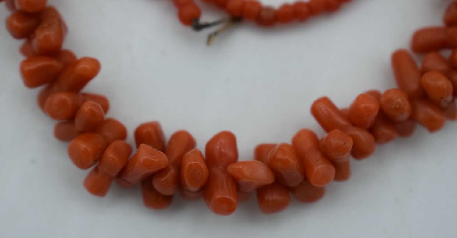 A CORAL NECKLACE. 21 grams. 43 cm long. - Image 2 of 3