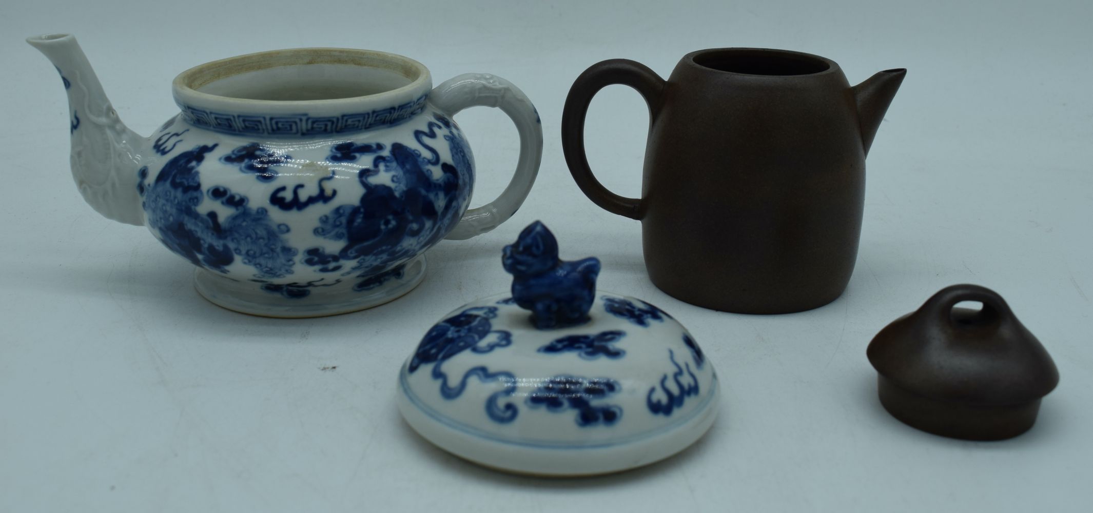 A Chinese porcelain blue and white Tea pot together with a Yixing Teapot 11cm (2). - Image 21 of 22