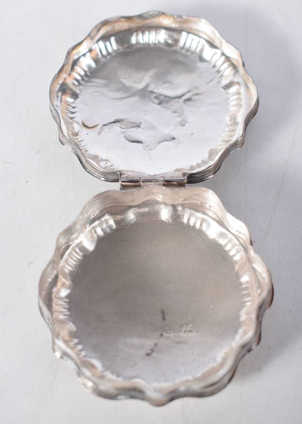 An Antique Silver Snuff Box. Indistinct Marks, 5.7cm x 2.1cm, weight 2406g - Image 3 of 3