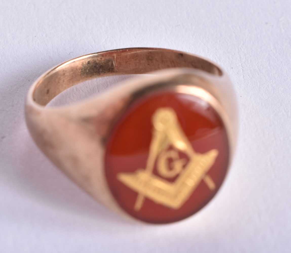 AN 18CT GOLD AND ENAMEL MASONIC RING. 6.3 grams. Q. - Image 4 of 4