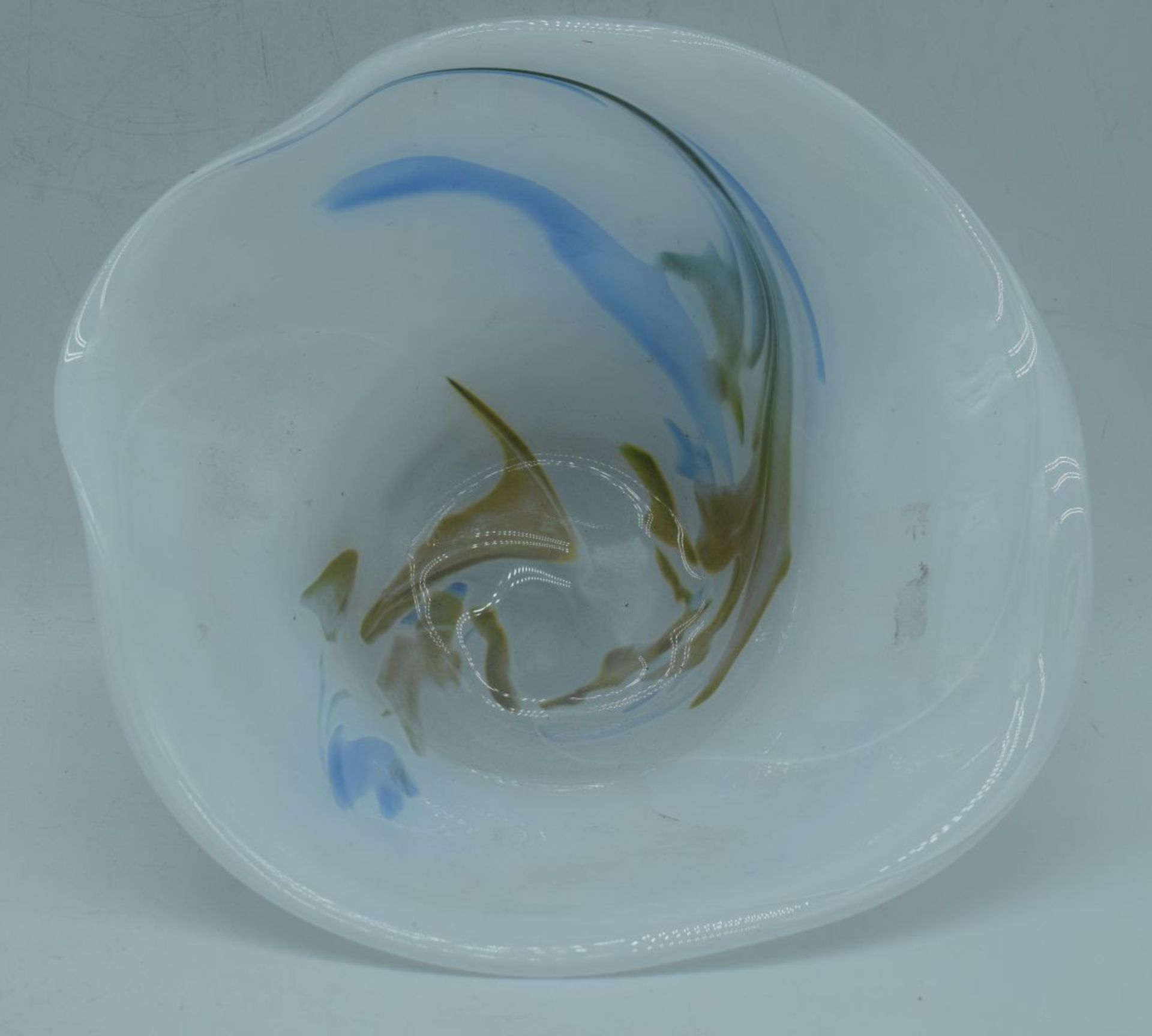 A Norwegian glass bowl by Hallingglass signed to the base 9 x 25cm - Image 9 of 10