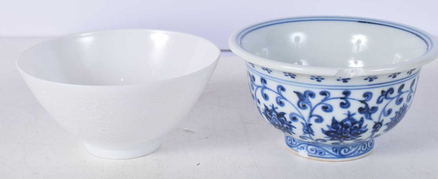A Chinese porcelain blue and white tea bowl decorated with foliage together with another tea bowl - Image 2 of 6