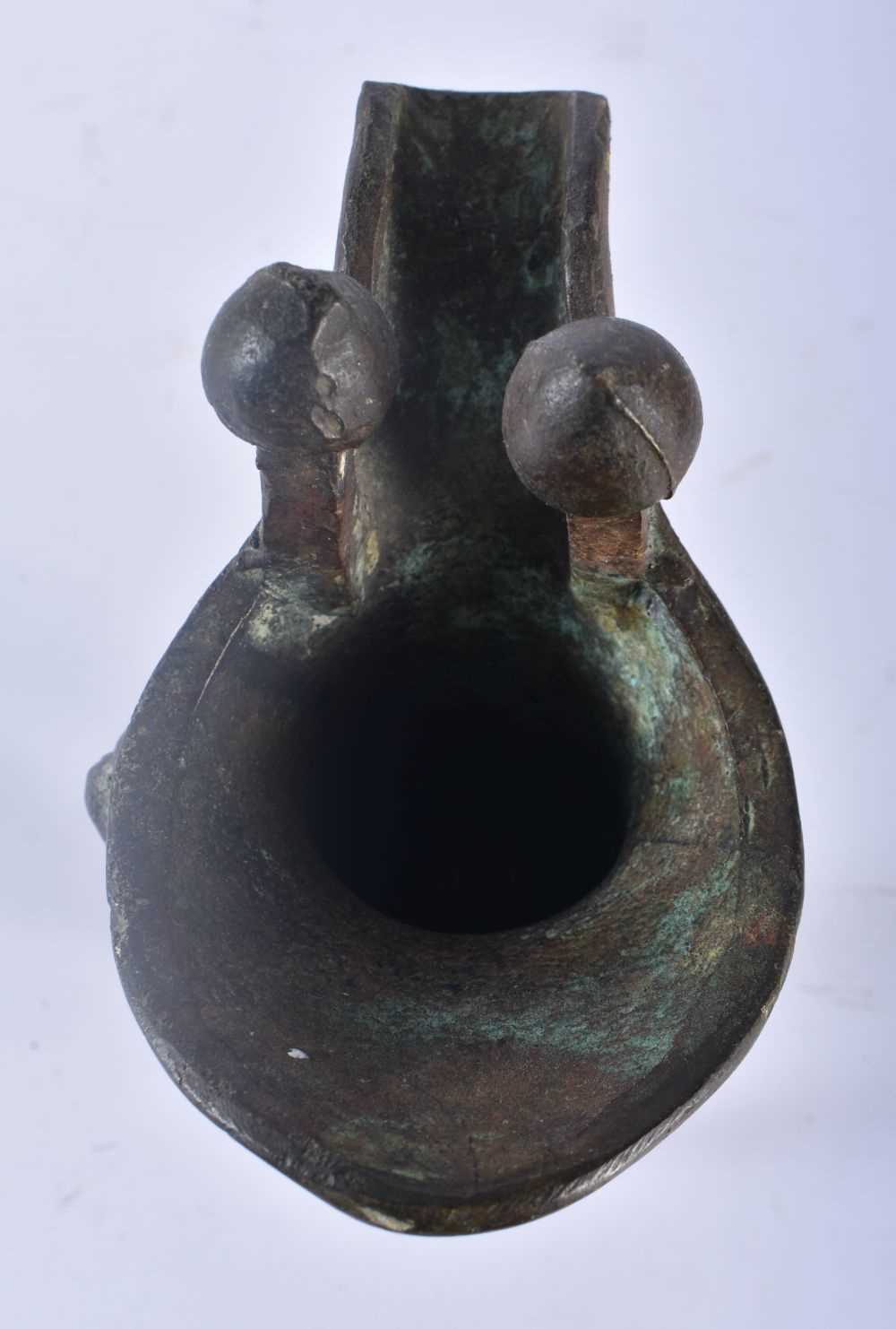A CHINESE QING DYNASTY BRONZE JUE BRONZE WINE VESSEL. 19 cm high. - Image 5 of 7