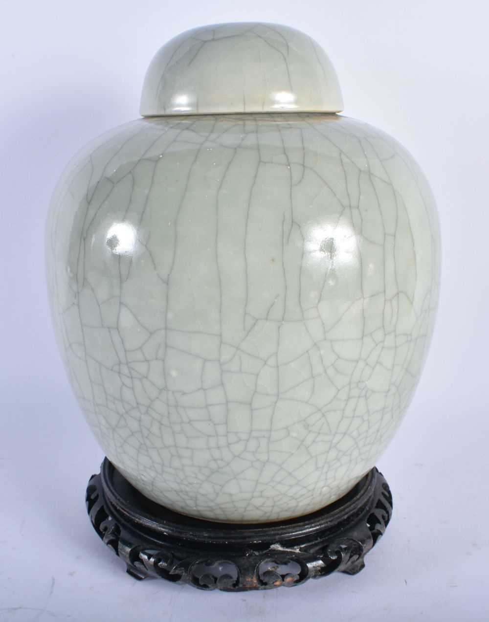 A LARGE 19TH CENTURY CHINESE GE TYPE MONOCHROME PORCELAIN GINGER JAR AND COVER Qing. 27 cm x 18cm. - Image 2 of 5