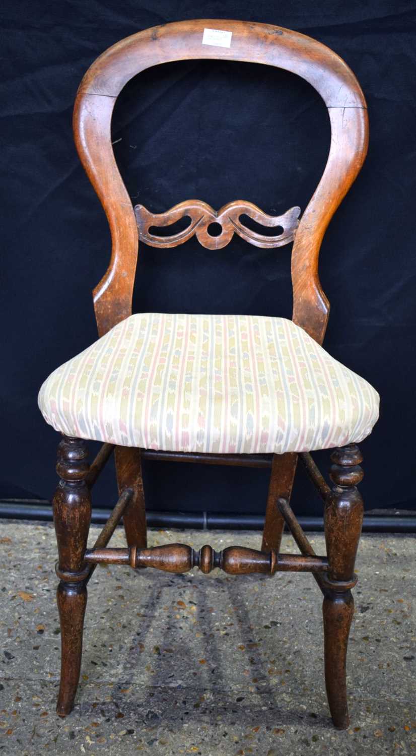 An antique oak dressing table with seven drawers together with a Balloon back Chair 78 x 121 x 50 cm - Image 8 of 20