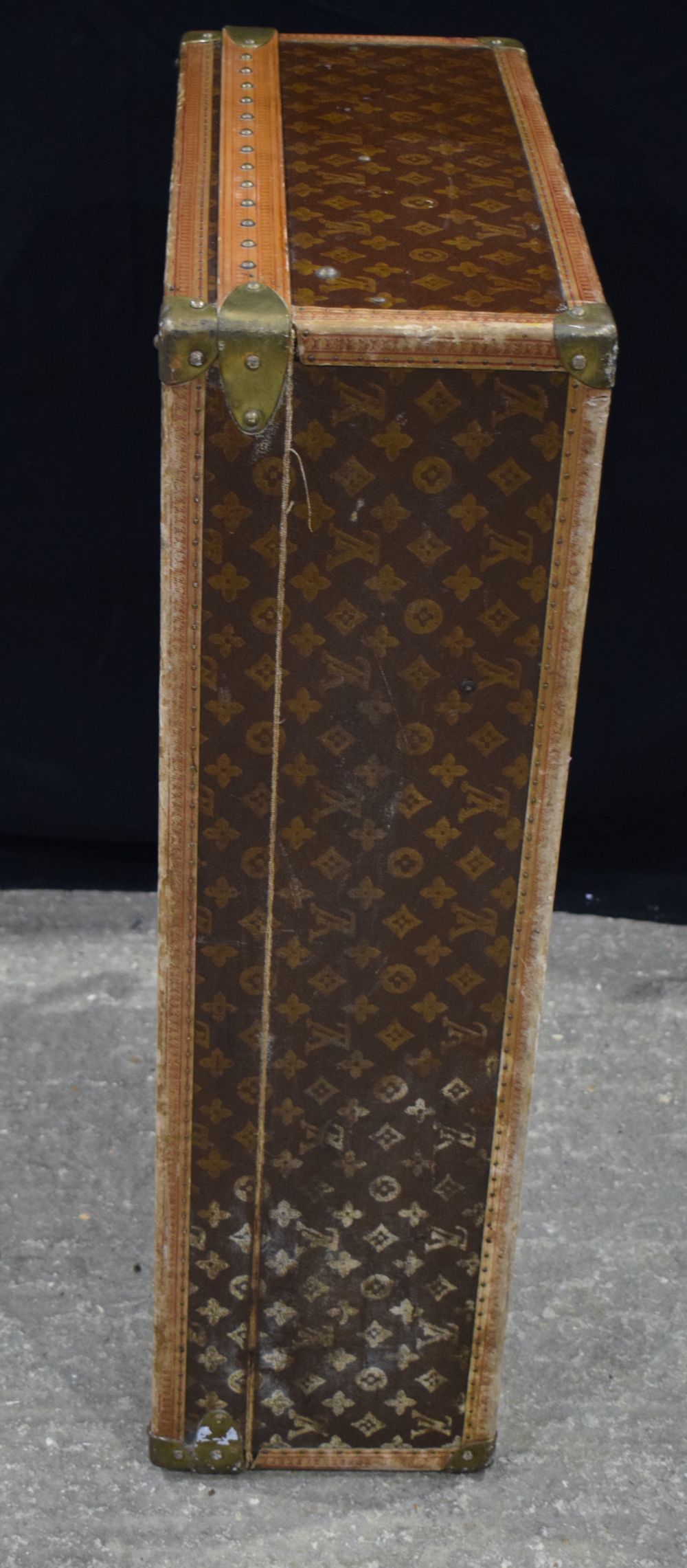 A Louis Vuitton suitcase 23 x 81 x 53 cm. - Image 14 of 14