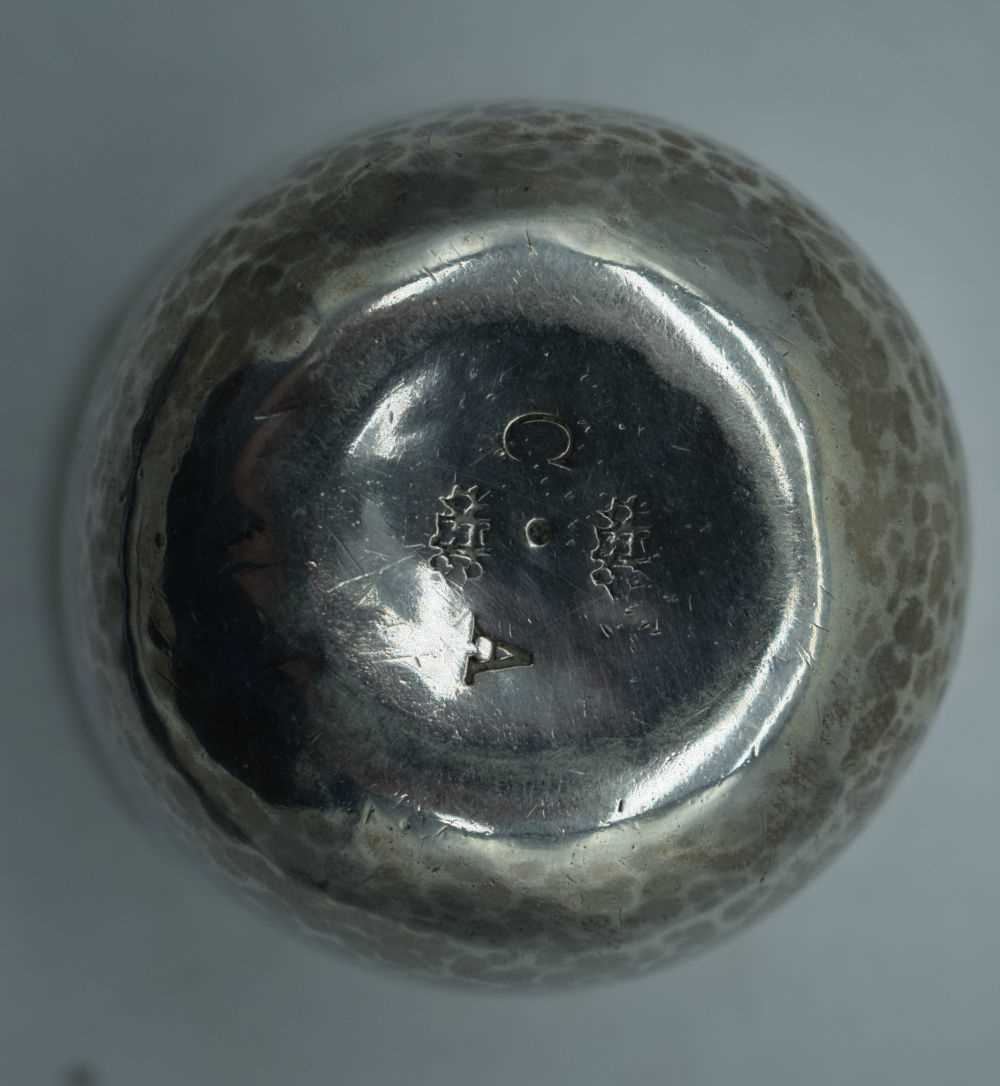 AN 18TH CENTURY CONTINENTAL SILVER TUMBLER BEAKER. 85 grams. 6.75 cm x 6 cm. - Image 2 of 3