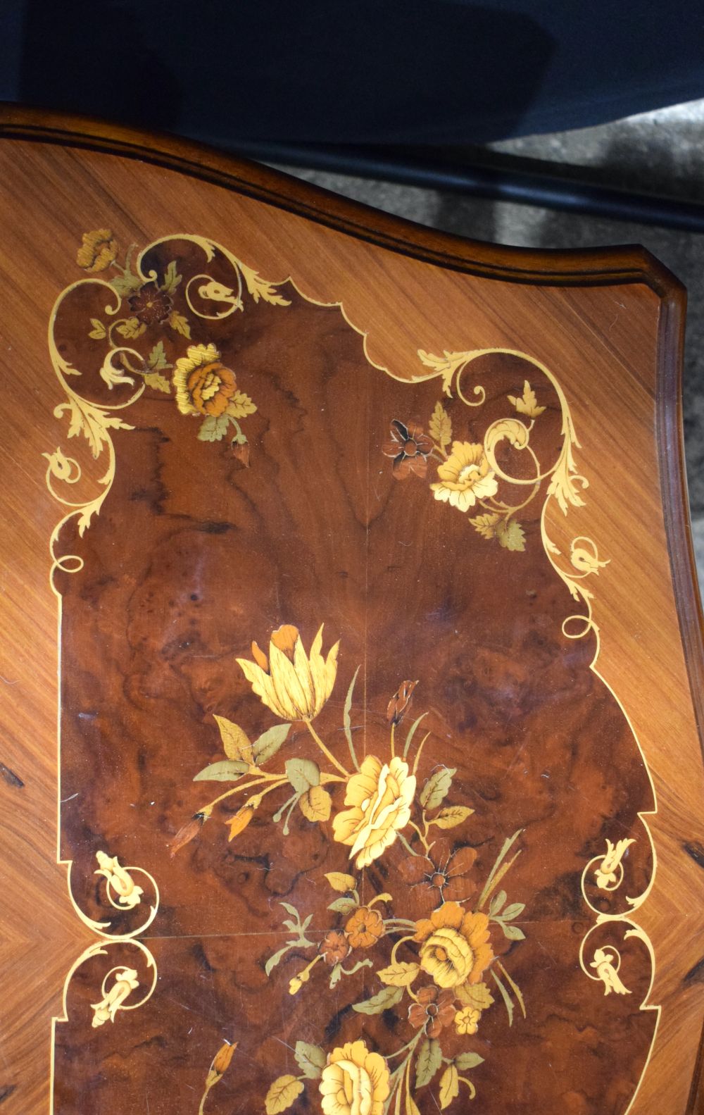 A baroque style inlaid 2 drawer table together with a smaller inlaid table 68 x 78 cm. - Image 10 of 14