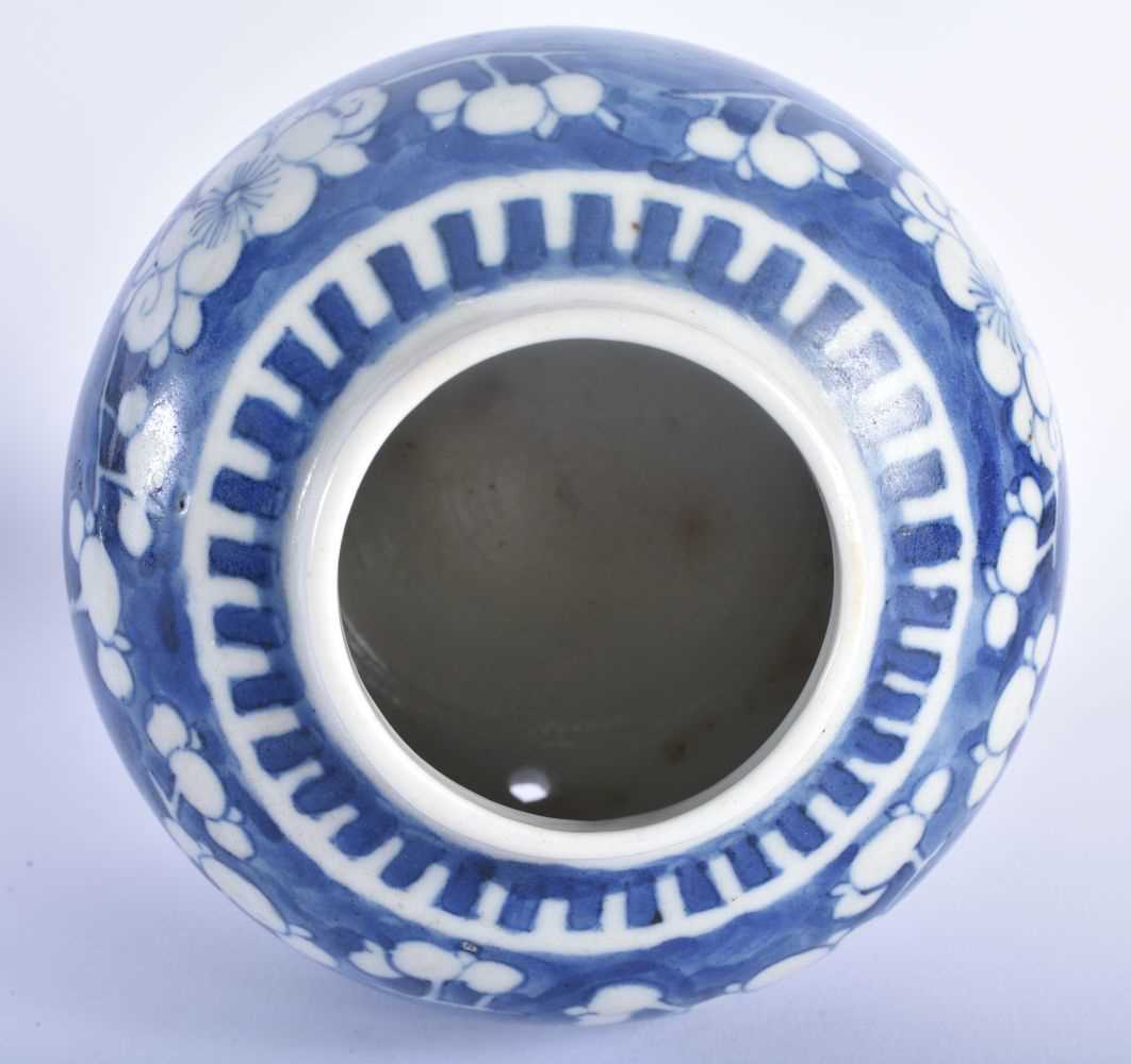 A 17TH CENTURY CHINESE BLUE AND WHITE PORCELAIN PLATE Kangxi, together with a Qing blue and white - Image 6 of 7