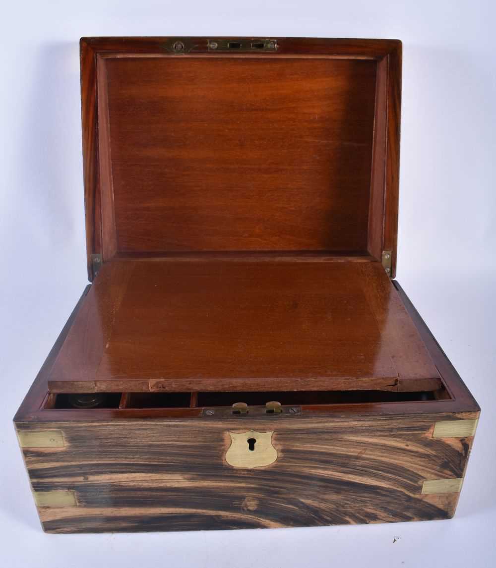 A LOVELY LARGE EARLY VICTORIAN COROMANDEL WRITING BOX with brass mounts and vacant cartouche. 30cm x - Image 4 of 6