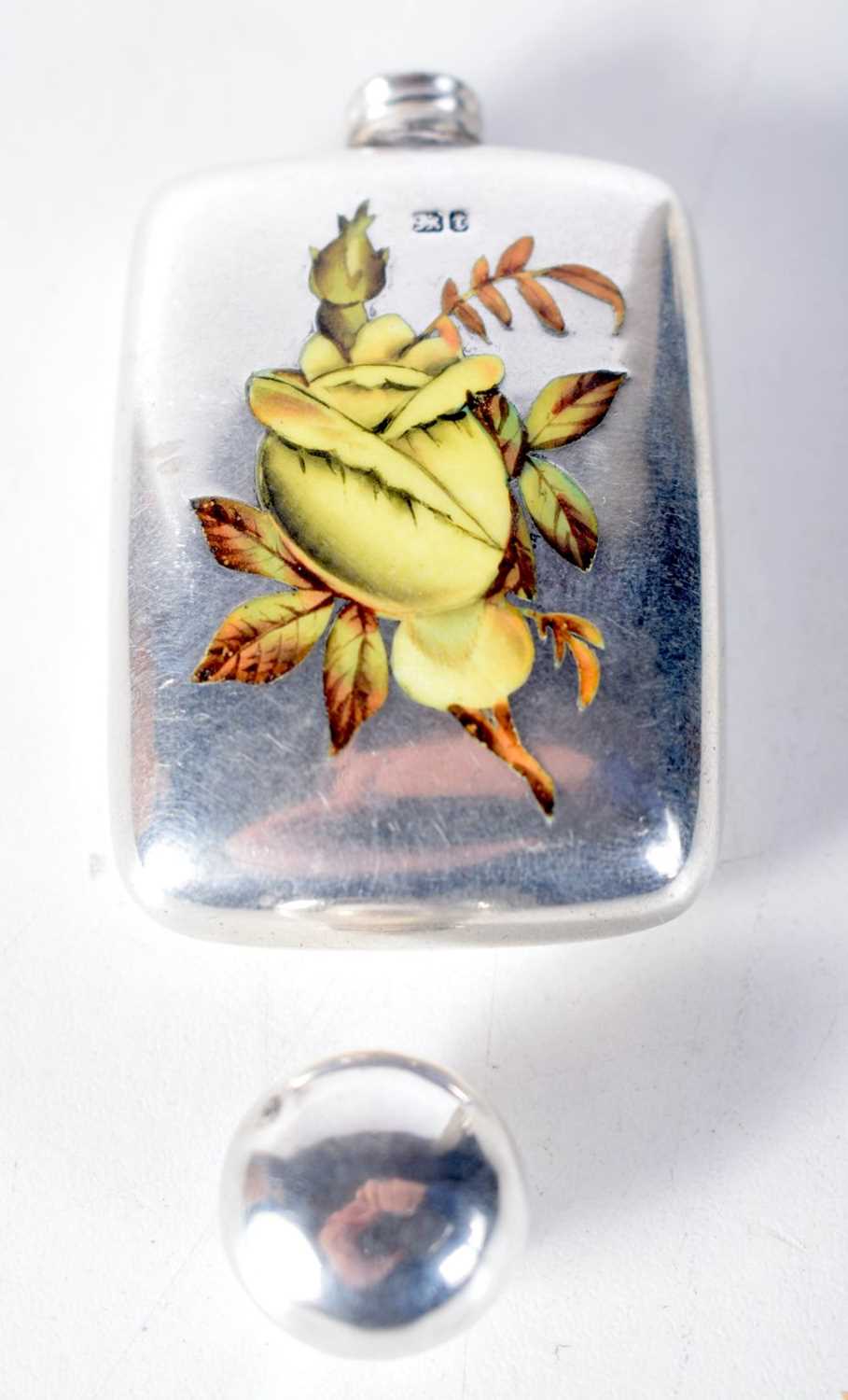 AN ANTIQUE ENGLISH SILVER AND ENAMEL SCENT BOTTLE. 34 grams. 7 cm x 4 cm. - Image 3 of 3