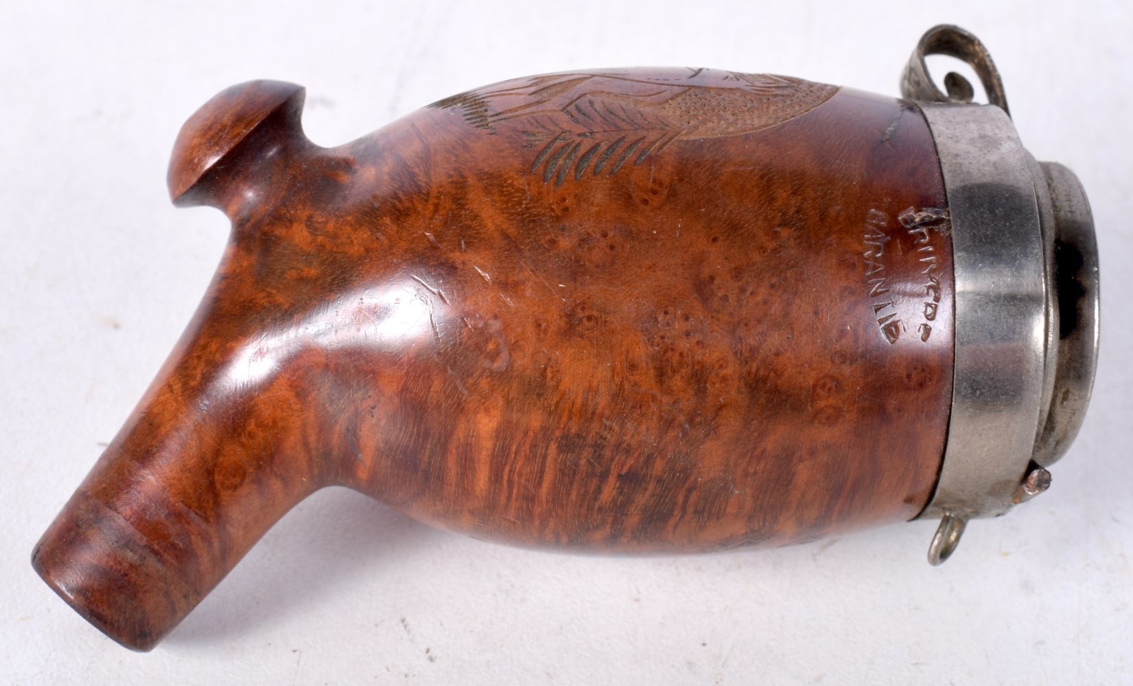 A carved walnut pipe bowl together with another pipe bowl and a Vesta case 8 cm (3) - Image 7 of 10