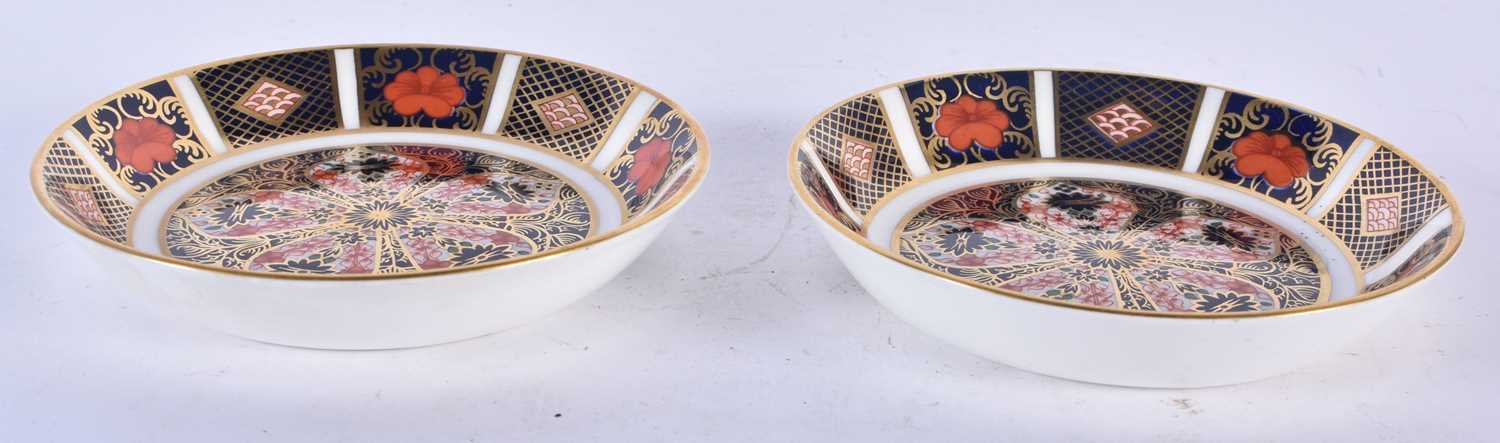 A PAIR OF ROYAL CROWN DERBY 1128 IMARI DISHES. 10 cm diameter. - Image 3 of 3