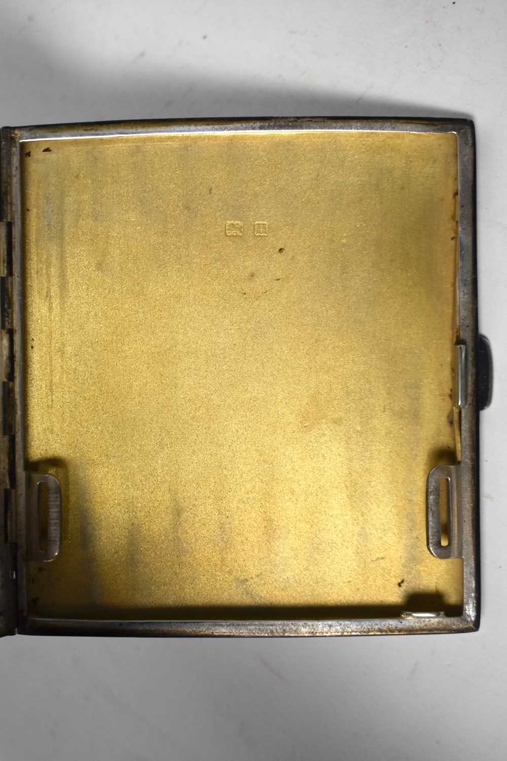 AN ANTIQUE SILVER VESTA CASE together with a silver cigarette case. Birmingham 1882 & 1932. 170 - Image 21 of 21