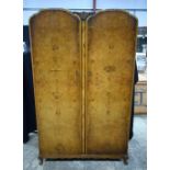An impressive antique Walnut Burr wardrobe 198 x 120 x 51 cm.