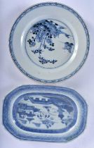 AN 18TH CENTURY CHINESE EXPORT BLUE AND WHITE PORCELAIN DISH Qianlong, together with a similar