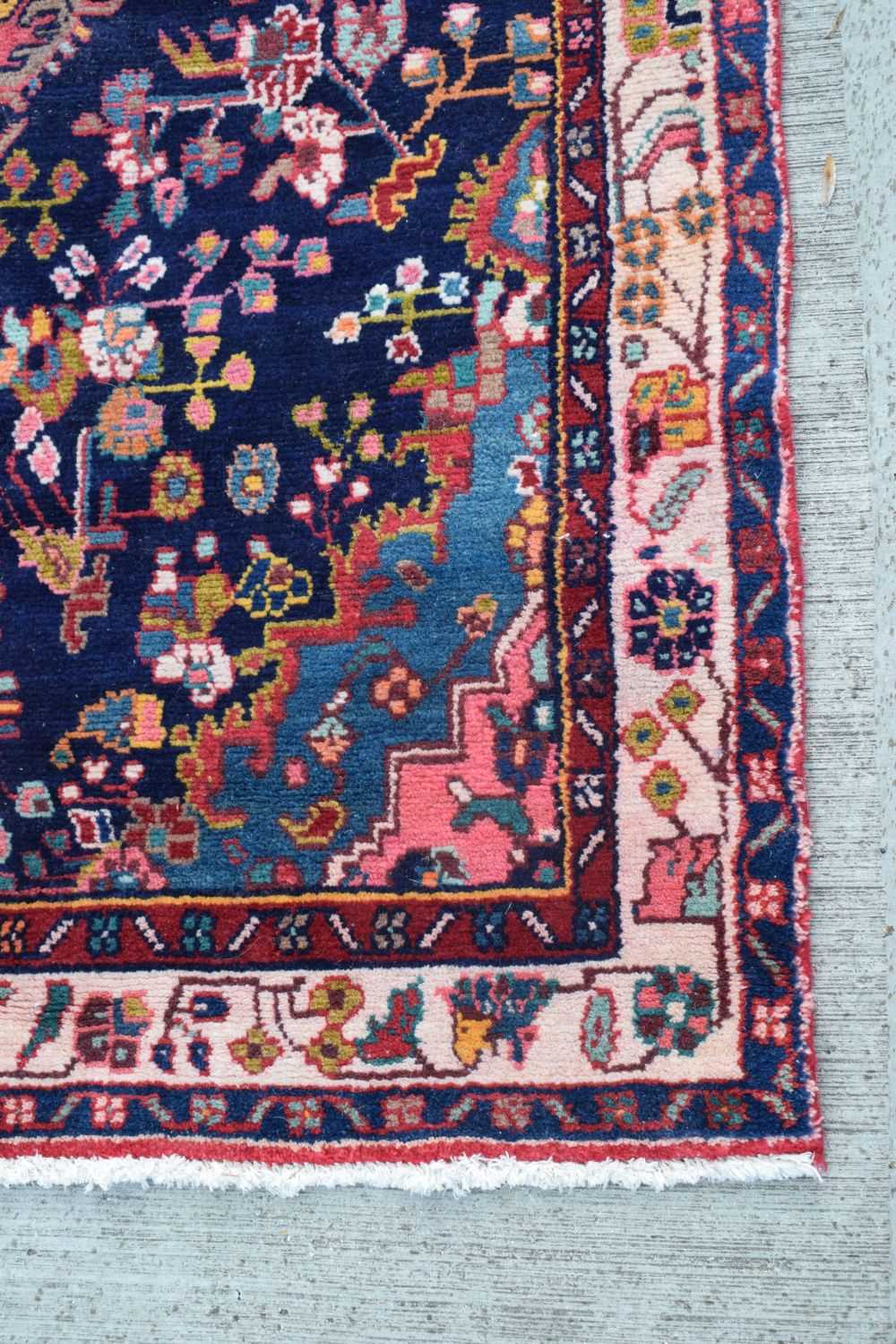 A Persian runner 326 x 129 cm - Image 3 of 10