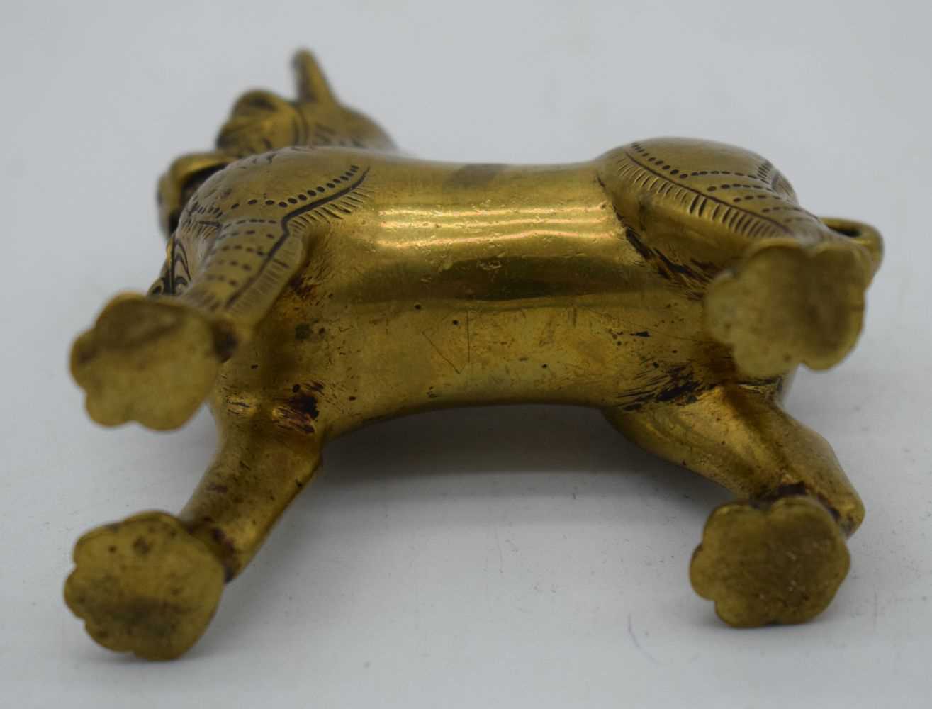 AN EARLY BRONZE AQUAMANILE BEAST. 228 grams. 8.5 cm x 8.5 cm. - Image 4 of 4