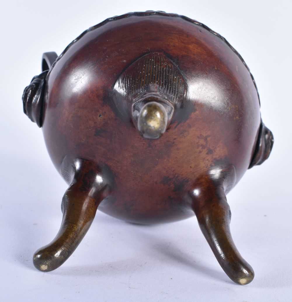 A LATE 19TH CENTURY JAPANESE MEIJI PERIOD BRONZE CENSER AND COVER. 18cm x 10 cm. - Image 6 of 6