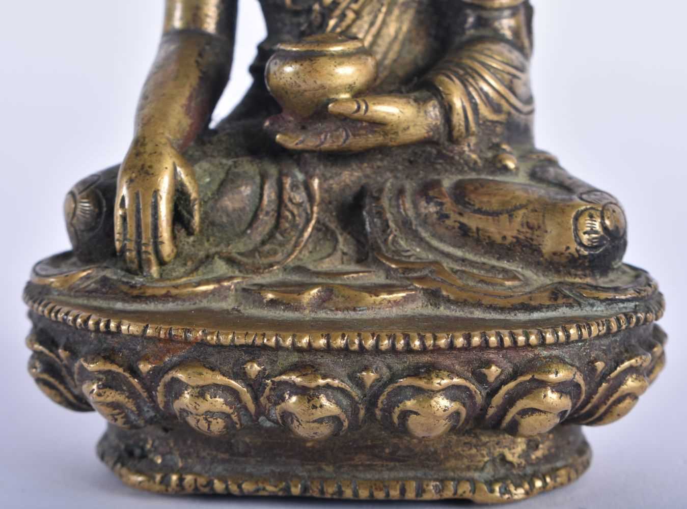 A 19TH CENTURY CHINESE BRONZE FIGURE OF A SEATED BUDDHA modelled upon a lotus capped base. 12 cm x 6 - Image 4 of 7