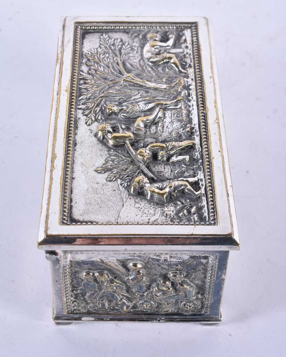 A Victorian Velvet Lined Jewellery Casket in the Style of Elkington heavily embossed with rural - Bild 2 aus 4