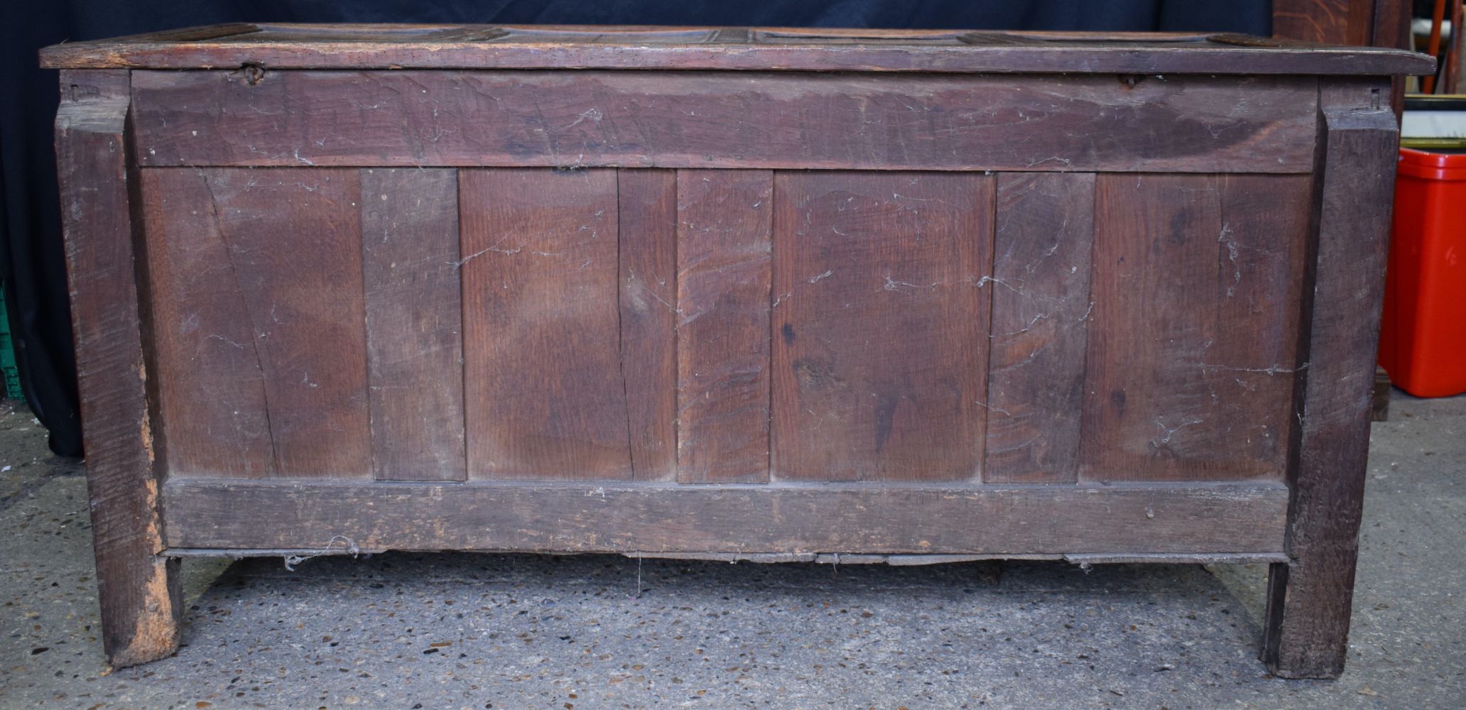 An 18/19th Century Oak Coffer 67 x 138 x 59 cm. - Image 10 of 10