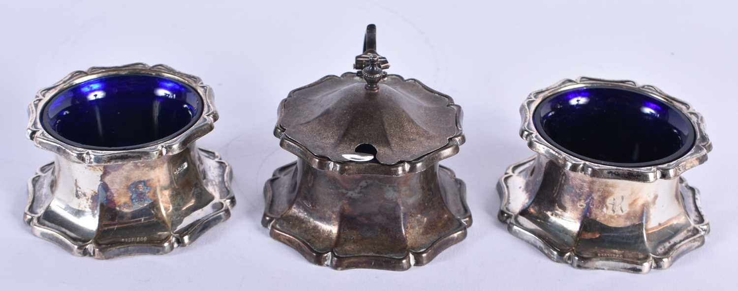 A SILVER CRUET SET. Birmingham 1947. SIlver 181 grams. Largest 8.5 cm x 6.75 cm. (3)