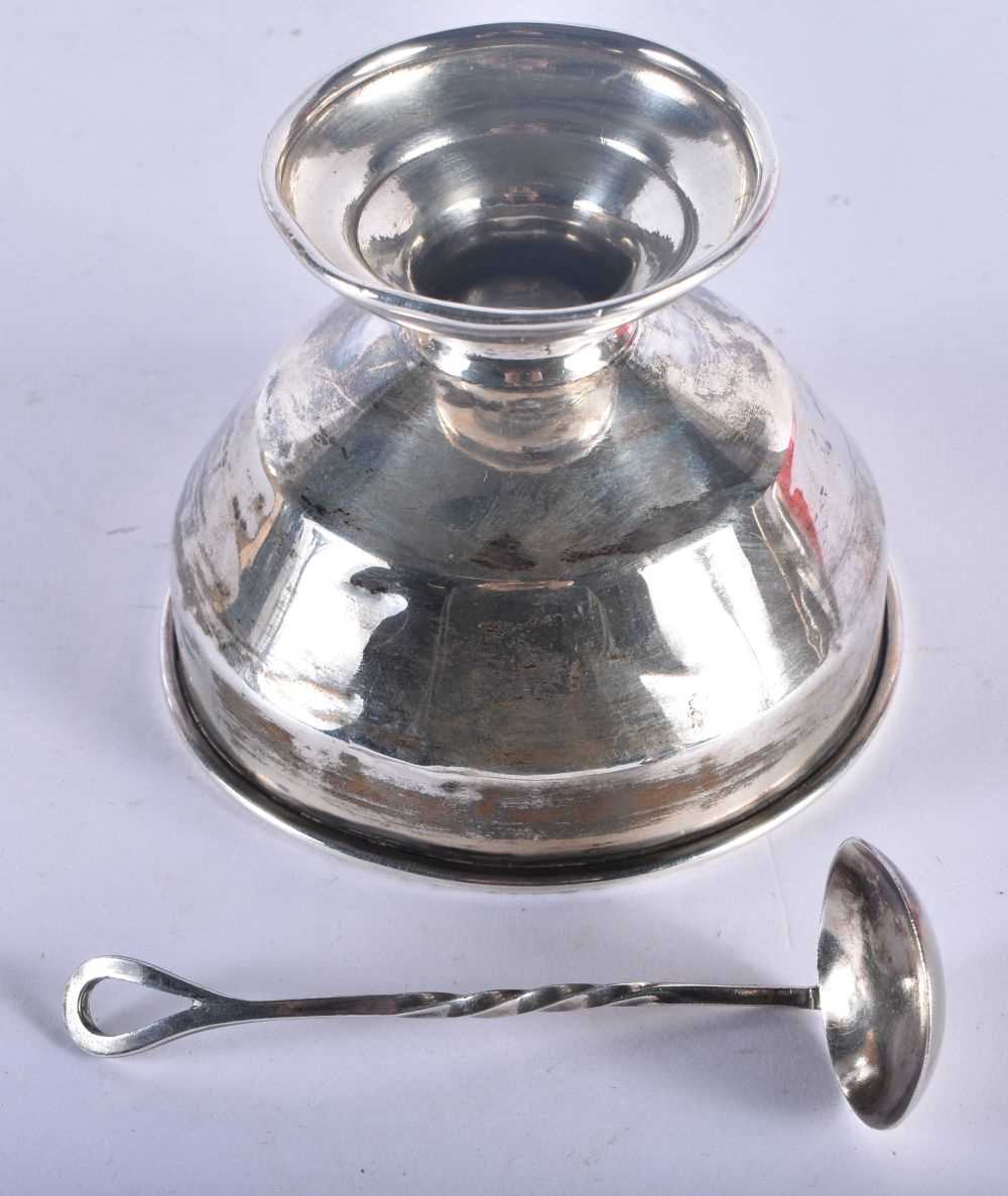 A Silver Sauce Bowl and Ladle by Arnold E Williams Hallmarked Birmingham 1944. Bowl 9.5 cm x 7cm, - Image 3 of 5