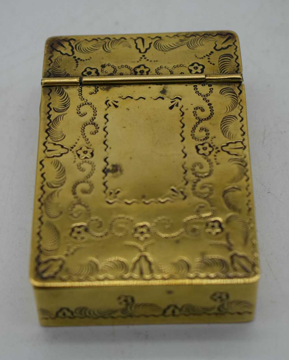 AN ANTIQUE BRASS SNUFF BOX. 73 grams. 8 cm x 5 cm.