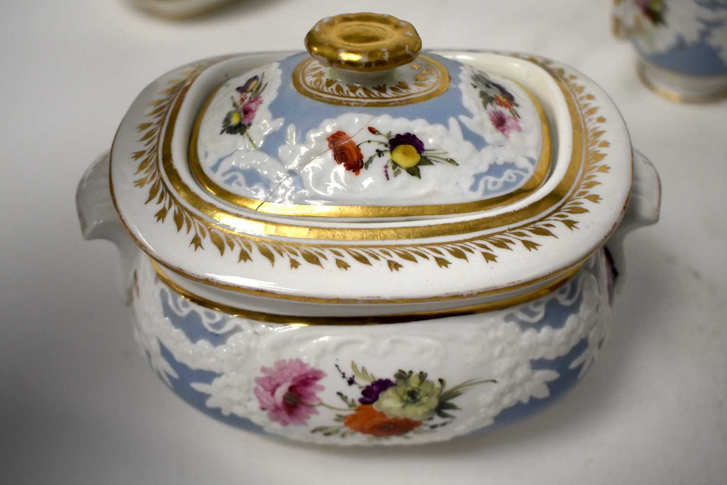 AN EARLY 19TH CENTURY CHAMBERLAINS WORCESTER PART TEASET painted with floral sprays, under a moulded - Image 31 of 36