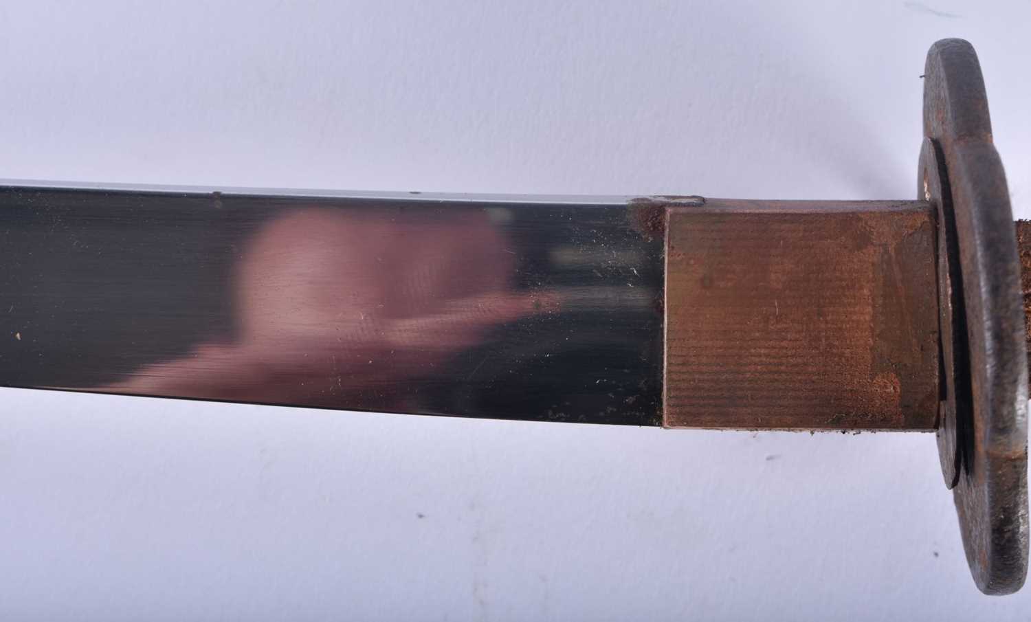 A 19TH CENTURY JAPANESE MEIJI PERIOD RED LACQUERED TANTO DAGGER. 42 cm long. - Image 4 of 8