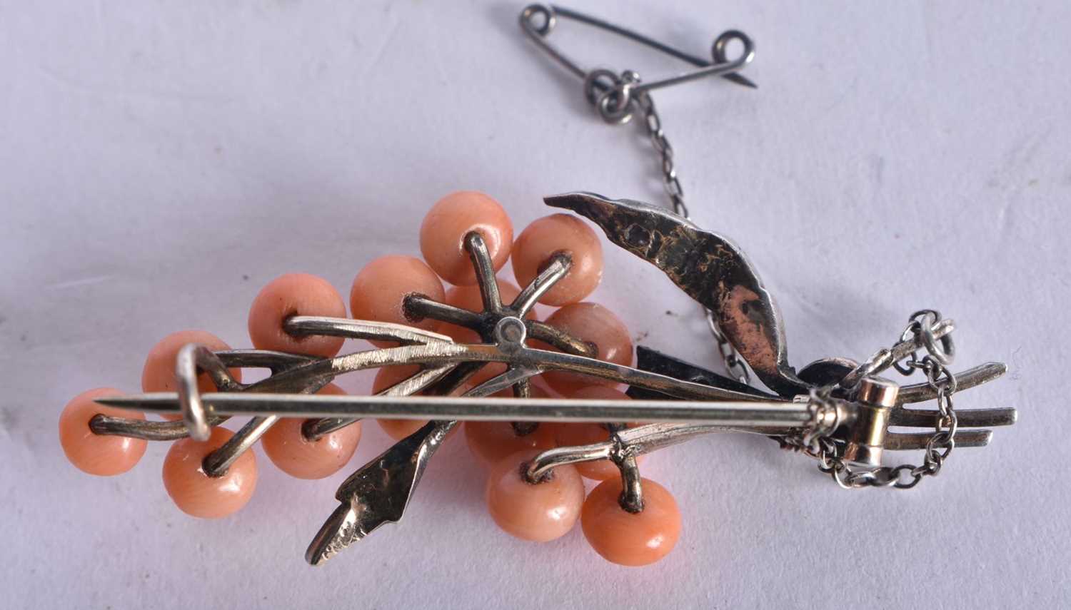 A Silver, Coral and Seed Pearl Brooch in the form of a Bunch of Grapes. 5.2 cm x 2.2 cm, weight 7g - Image 2 of 3